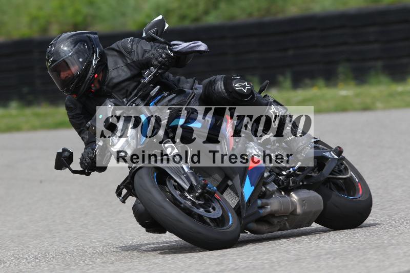 Archiv-2025/10 23.04.2025 Cornu Master School ADR/rot-rouge/35